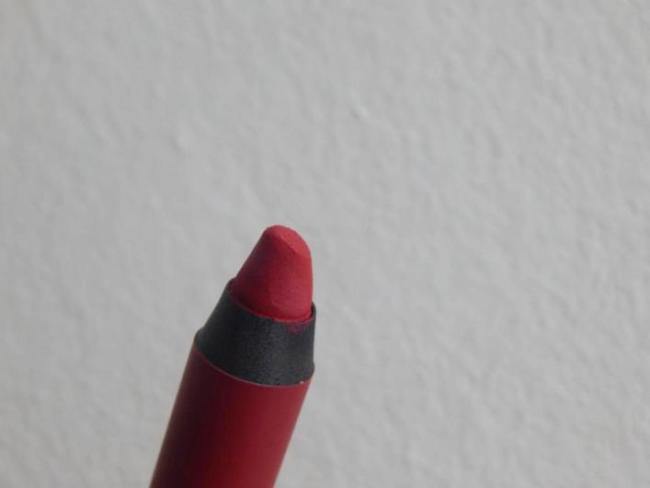 faces-ultime-pro-red-fantasy-matte-lip-crayon