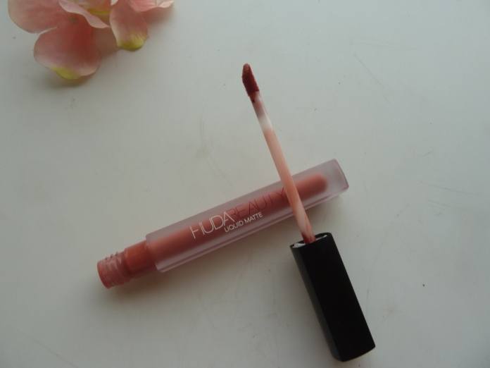 huda-beauty-icon-liquid-matte-lipstick-applicator