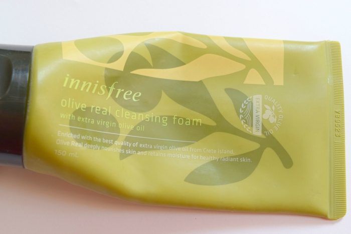 innisfree-olive-real-cleansing-foam-packaging