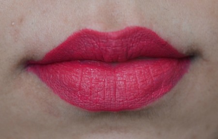 jeffree-star-masochist-velour-liquid-lipstick-lip-swatch