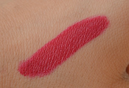 jeffree-star-masochist-velour-liquid-lipstick-swatch