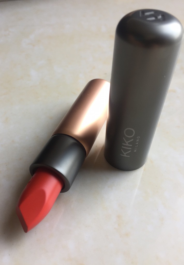 KIKO Velvet Passion Matte Lipstick #309 Tulip Red Review, FOTD
