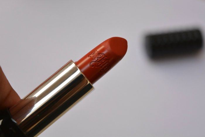 kat-von-d-chula-studded-kiss-lipstick-review1
