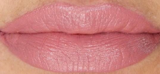 lakme-9-to-5-blush-velvet-weightless-matte-mousse-lip-and-cheek-color-lip-swatch