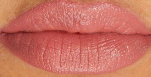 lakme-9-to-5-blush-velvet-weightless-matte-mousse-lip-and-cheek-color-swatch-on-lips