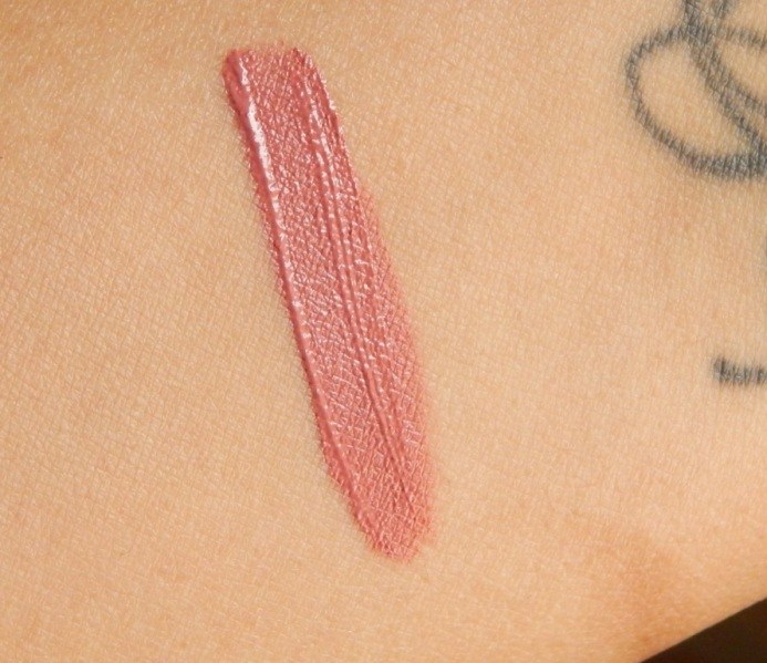 lakme-9-to-5-blush-velvet-weightless-matte-mousse-lip-and-cheek-color-swatch