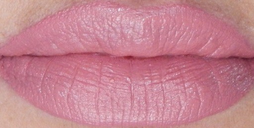 lakme-9-to-5-blush-velvet-lip-swatch