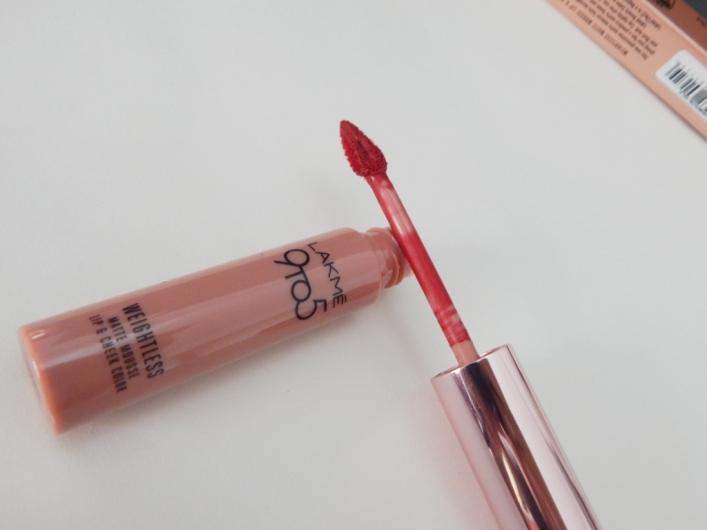 lakme-9-to-5-crimson-silk-weightless-matte-mousse-lip-and-cheek-color-review