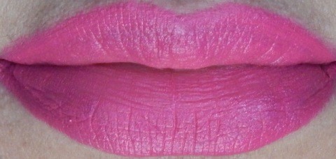 lakme-9-to-5-fuchsia-suede-weightless-matte-mousse-lip-and-cheek-color-swatch-on-lips