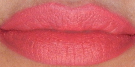 lakme-9-to-5-pink-plush-weightless-matte-mousse-lip-and-cheek-color-lip-swatch