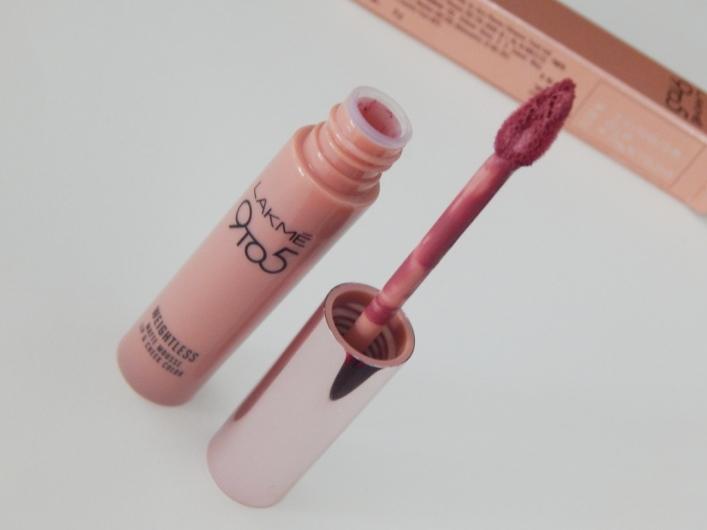 lakme-9-to-5-rose-touch-weightless-matte-mousse-lip-and-cheek-color-review