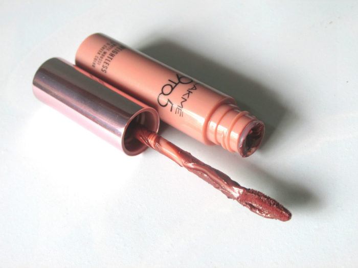 lakme-9to5-cocoa-soft-weightless-matte-mousse-lip-cheek-color-review-7