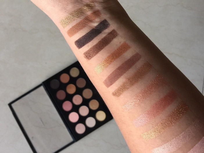 MAC Nordstrom C'est Chic Eyeshadow x15 Palette Review & Swatches