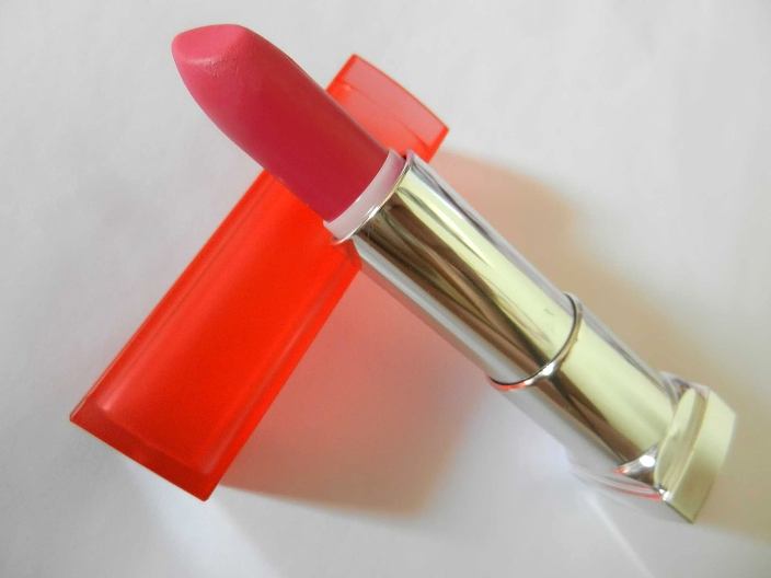 maybelline-color-sensational-vivid-matte-vivid-6-lipstick-review