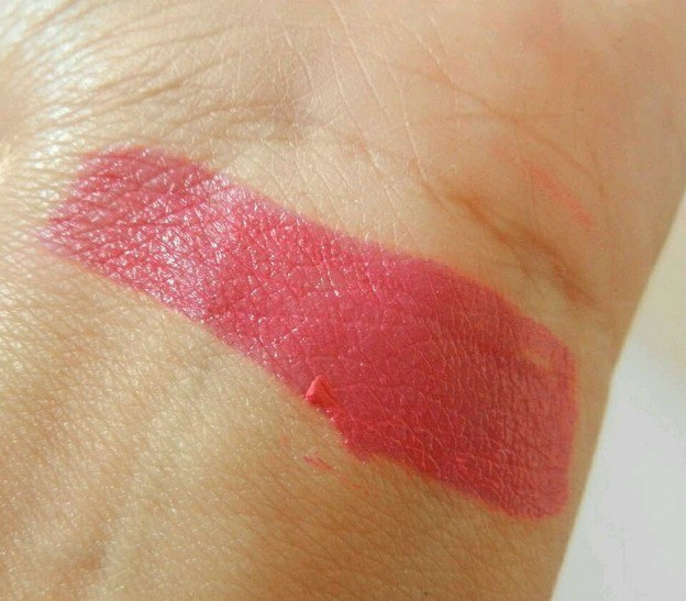 maybelline-color-sensational-vivid-matte-vivid-6-lipstick-swatch