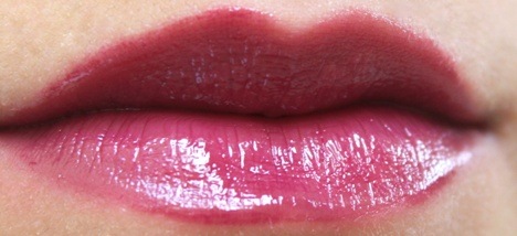 nyx-devils-food-cake-butter-gloss-lip-swatch