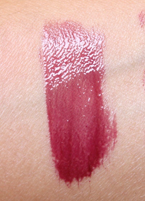 nyx-devils-food-cake-butter-gloss-swatch