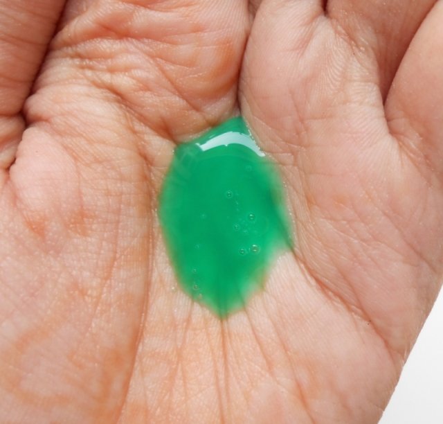 original-source-extreme-tingle-xxx-mint-hair-and-body-wash-swatch