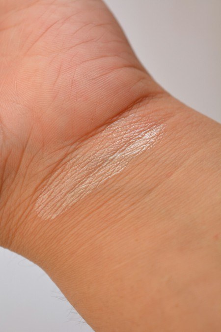 rms-beauty-living-luminizer-swatch-on-hands