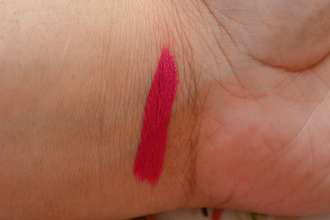 smashbox-shockaholic-always-on-liquid-lipstick-swatch-on-hand