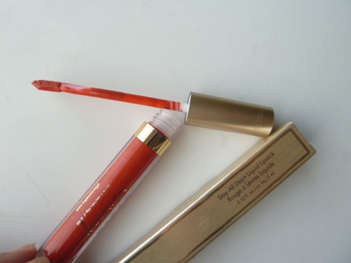 stila-tesoro-stay-all-day-liquid-lipstick-applicator
