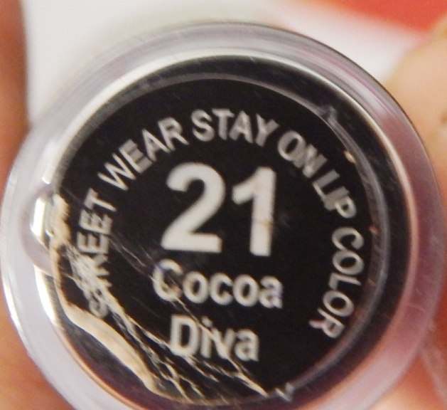 street-wear-cocoa-diva-stay-on-lip-color-label