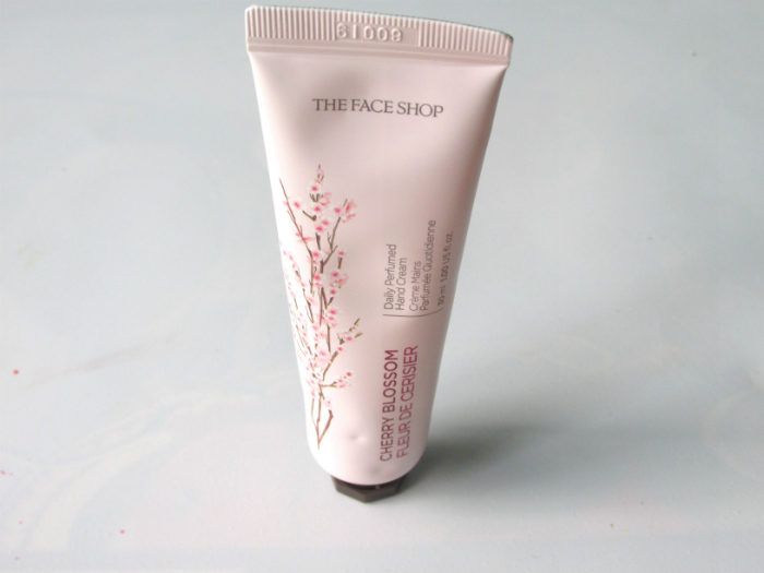 the-face-shop-cherry-blossom-daily-perfumed-hand-cream-review2