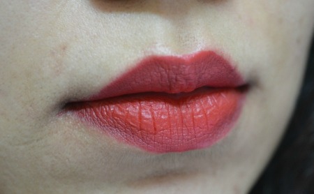 urban-decay-714-mega-matte-vice-lipstick-lip-swatch