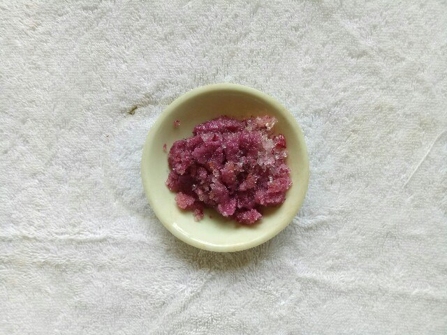 DIY Rose and Coconut Lip Scrub for Soft and Pink Lips