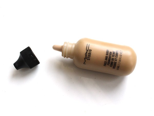 mac-face-body-foundation-review-1
