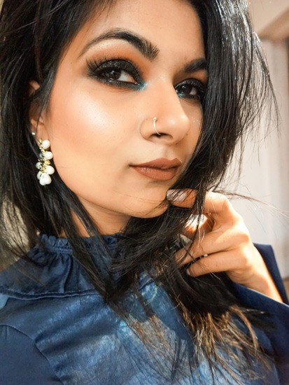 shimmery-black-blue-smokey-eye-makeup-1