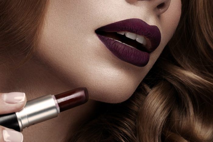 10-tips-to-pull-off-the-dark-lipstick-trend3