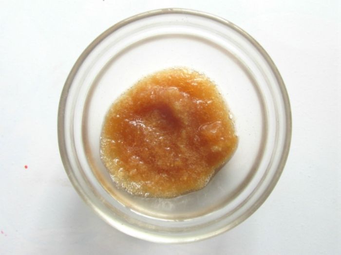 DIY: Face scrub with Pear for soft skin3