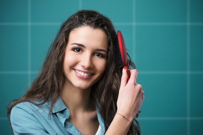 5-quick-ways-to-air-dry-your-hair-without-using-a-hair-dryer3