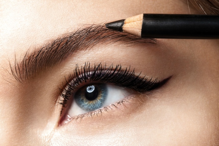 6-simple-ways-to-sport-colored-eyeliners-at-work3