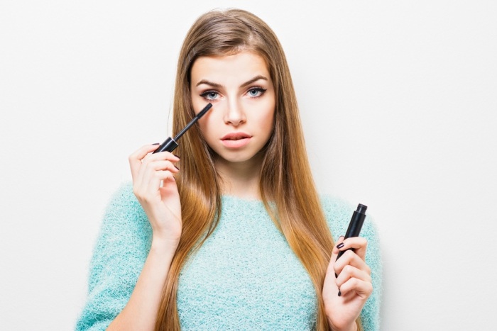 6-simple-ways-to-sport-colored-eyeliners-at-work4
