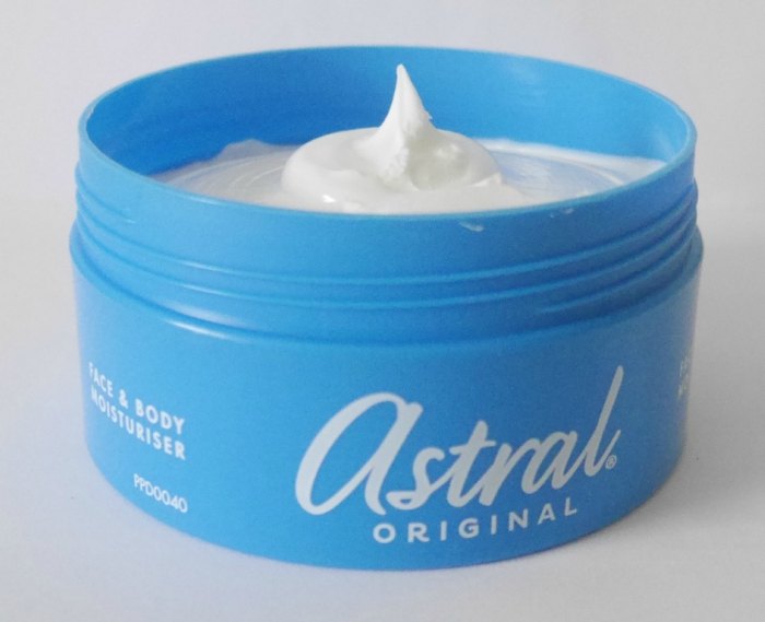 astral-original-face-and-body-moisturiser-review4