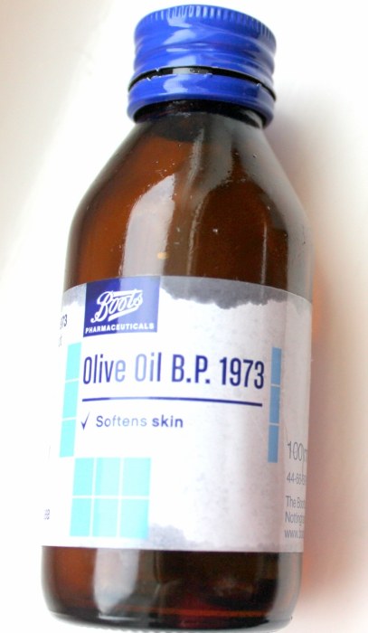 boots-pharmaceuticals-olive-oil-b-p-1973-review2