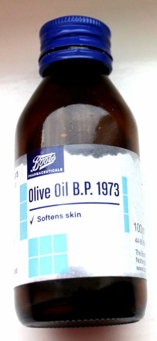 boots-pharmaceuticals-olive-oil-b-p-1973-review3