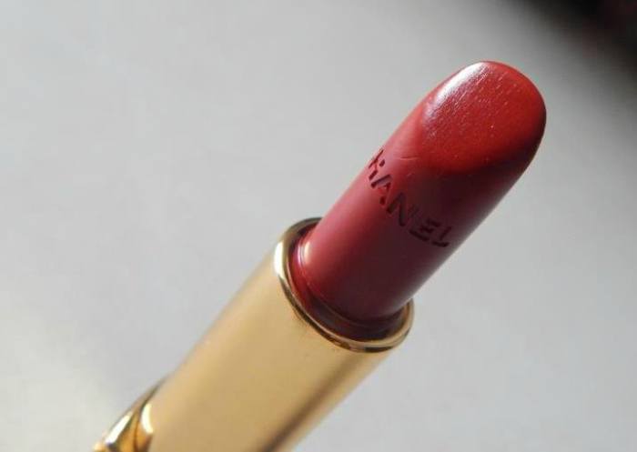 chanel-rouge-allure-intense-long-wear-lip-color-169-rouge-tentation-review5