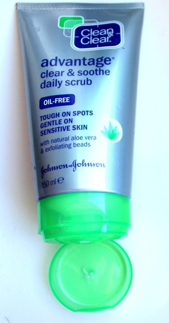 clean-and-clear-advantage-clear-and-soothe-daily-scrub-packaging