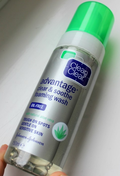 clean-and-clear-advantage-clear-and-soothe-foaming-face-wash-review1