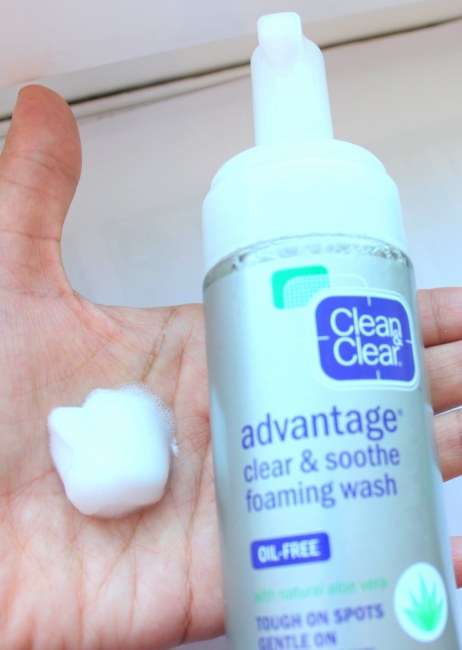 clean-and-clear-advantage-clear-and-soothe-foaming-face-wash-review3
