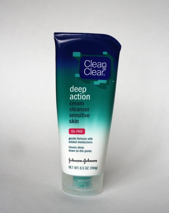 clean-and-clear-deep-action-cream-cleanser-sensitive-skin-review