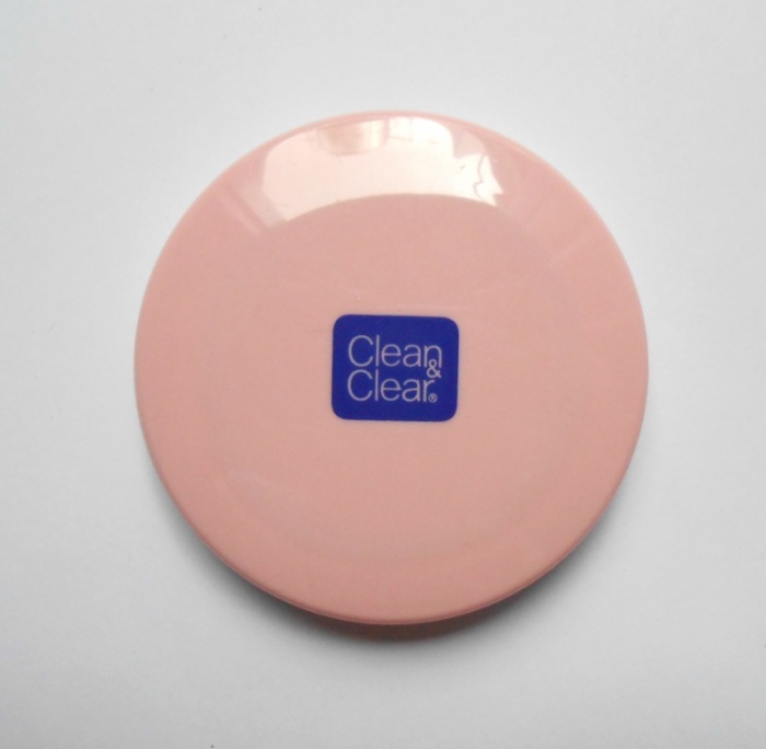 clean-and-clear-essentials-face-powder-naturally-beige-review4
