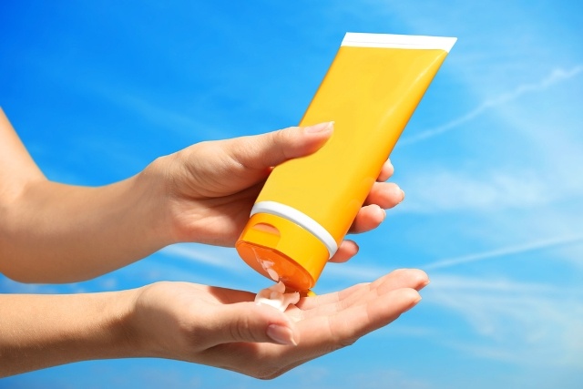common-sunscreen-myths-busted-sunscreen-application