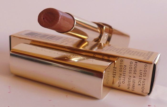 dolce-and-gabbana-desirable-250-passion-duo-gloss-fusion-lipstick-review4
