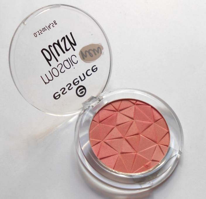 essence-40-the-berry-connection-mosaic-blush-packaging