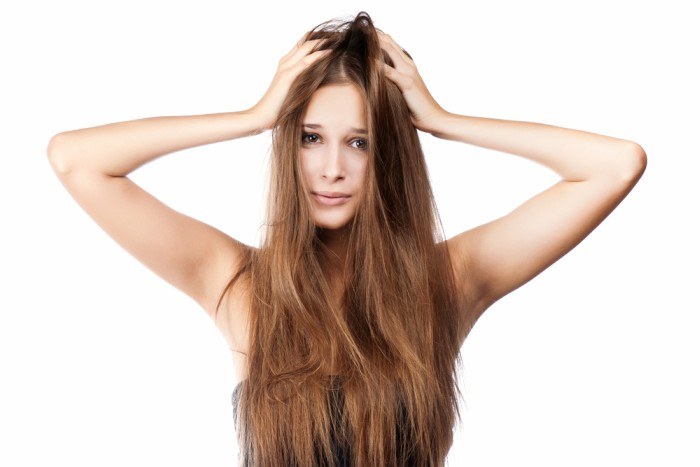 how-to-treat-dry-and-frizzy-hair-in-winters6
