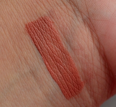 huda-beauty-bombshell-liquid-matte-lipstick-review2